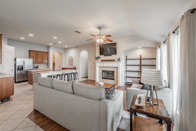 245 Cedar Crest Drive, Justin, TX 76247
