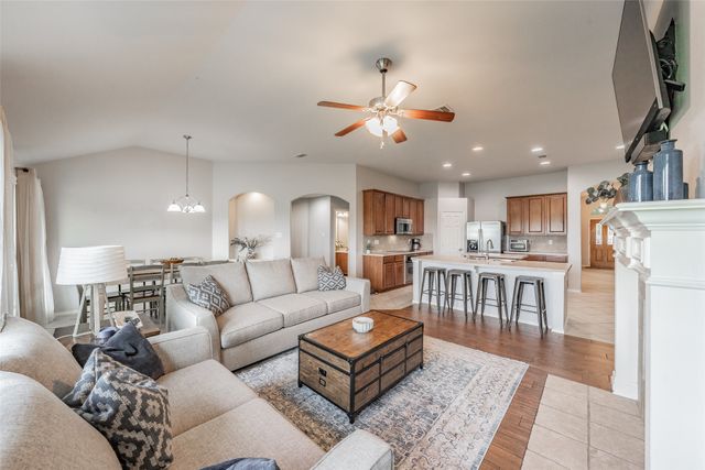 245 Cedar Crest Drive, Justin, TX 76247
