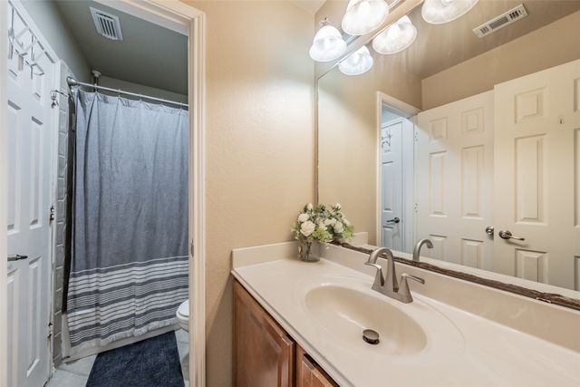 245 Cedar Crest Drive, Justin, TX 76247