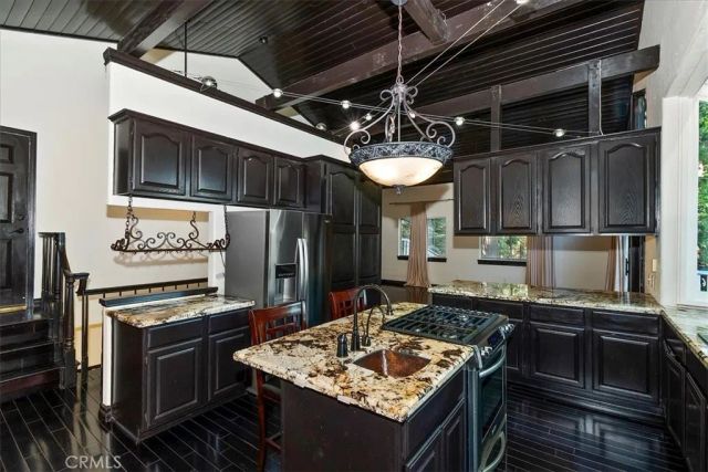 24048 Altdorf Drive, Crestline, CA 92325