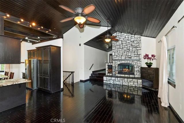 24048 Altdorf Drive, Crestline, CA 92325