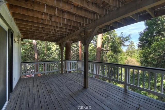 24048 Altdorf Drive, Crestline, CA 92325