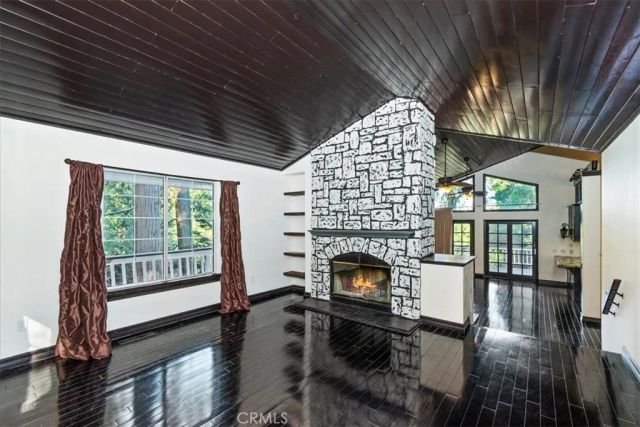 24048 Altdorf Drive, Crestline, CA 92325