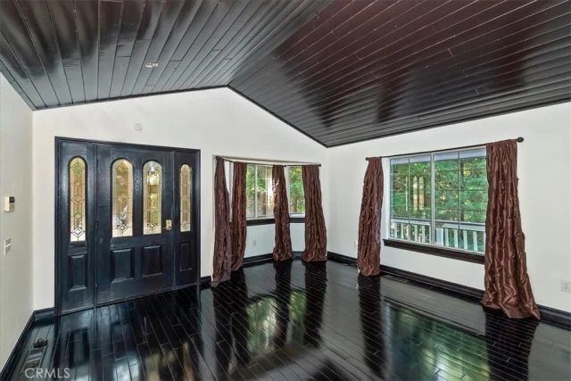 24048 Altdorf Drive, Crestline, CA 92325