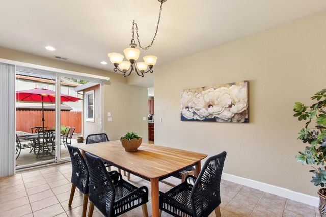 5950 Tanus Cir, Rocklin, CA 95677