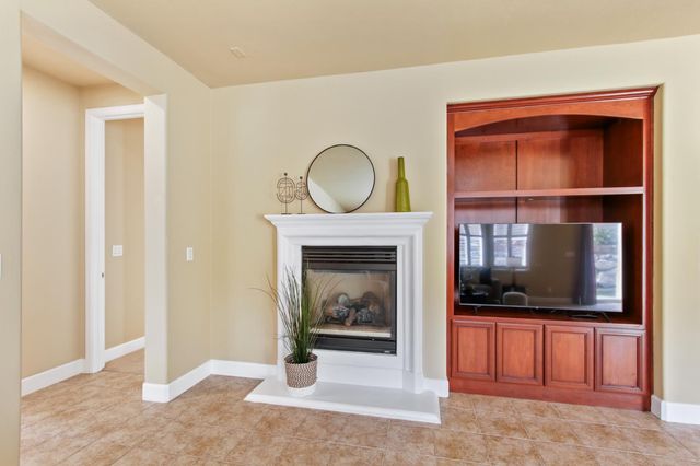 5950 Tanus Cir, Rocklin, CA 95677
