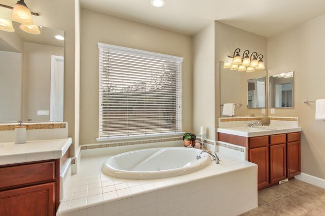 5950 Tanus Cir, Rocklin, CA 95677