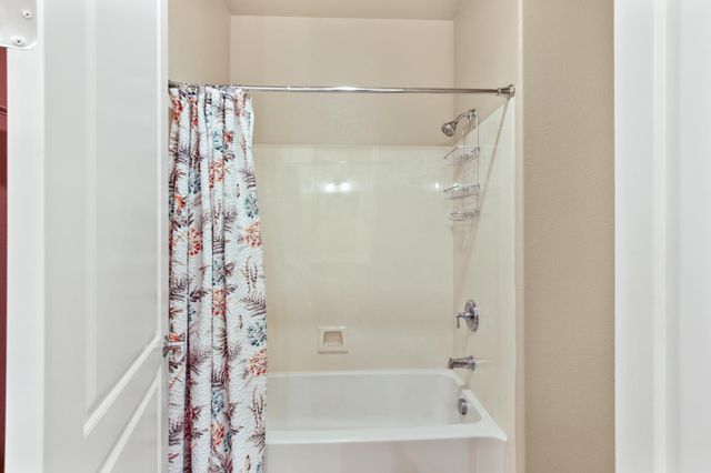 5950 Tanus Cir, Rocklin, CA 95677