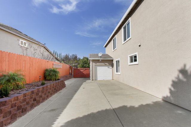 5950 Tanus Cir, Rocklin, CA 95677