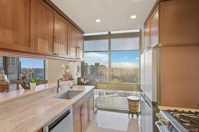 175 Huguenot Street 2403, New Rochelle, NY 10801