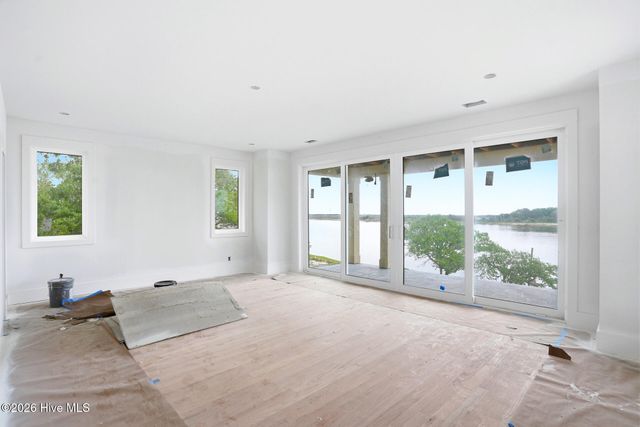1132 S Seabreeze Road, Wilmington, NC 28409