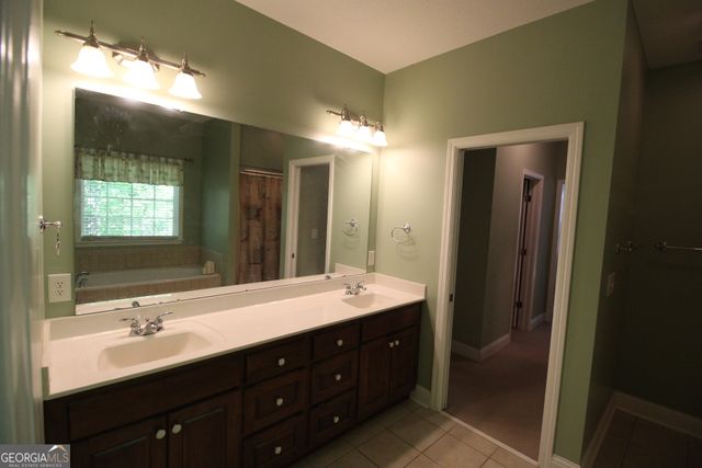 450 Deer Creek Drive, Forsyth, GA 31029