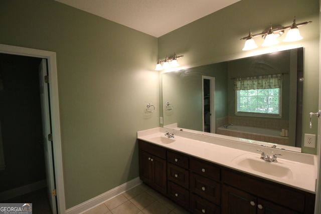 450 Deer Creek Drive, Forsyth, GA 31029
