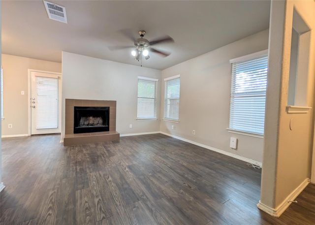 8816 Schick RD D, Austin, TX 78729