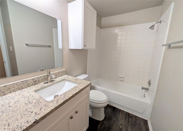 8816 Schick RD D, Austin, TX 78729