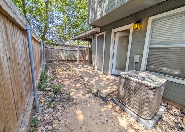8816 Schick RD D, Austin, TX 78729