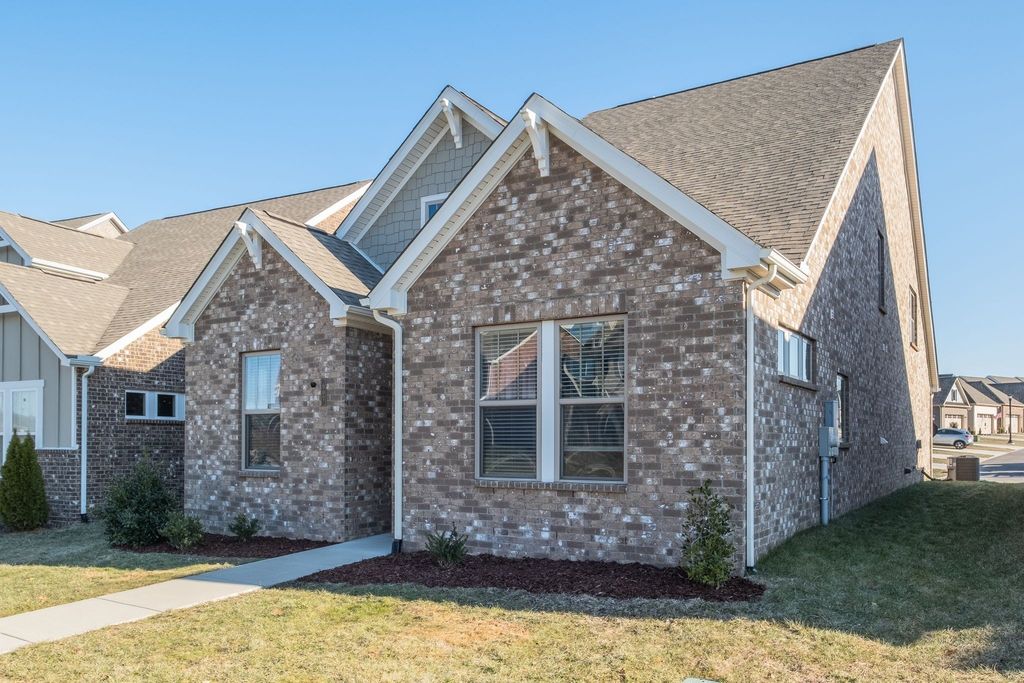 907 Nance Ln, Lebanon, TN 37087