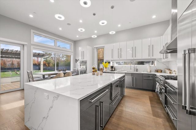 1341 Pfingsten Road, Northbrook, IL 60062