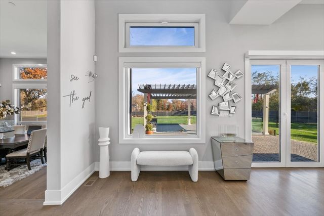 1341 Pfingsten Road, Northbrook, IL 60062