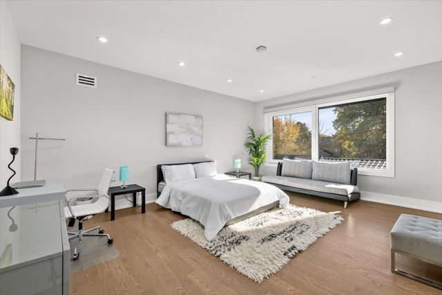 1341 Pfingsten Road, Northbrook, IL 60062