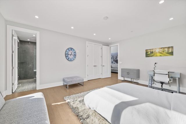 1341 Pfingsten Road, Northbrook, IL 60062