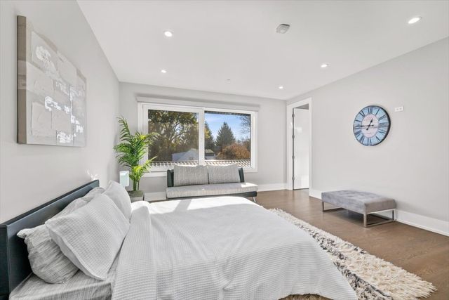 1341 Pfingsten Road, Northbrook, IL 60062