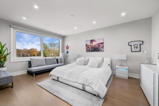 1341 Pfingsten Road, Northbrook, IL 60062