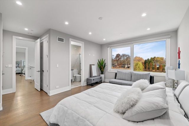 1341 Pfingsten Road, Northbrook, IL 60062