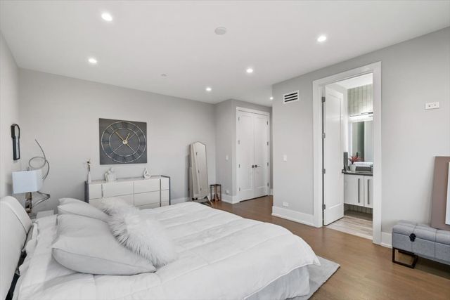 1341 Pfingsten Road, Northbrook, IL 60062