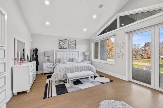 1341 Pfingsten Road, Northbrook, IL 60062