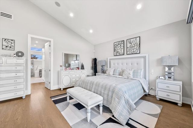 1341 Pfingsten Road, Northbrook, IL 60062