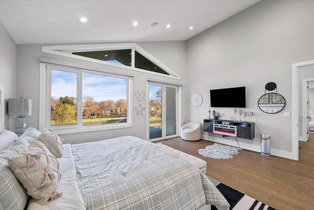 1341 Pfingsten Road, Northbrook, IL 60062