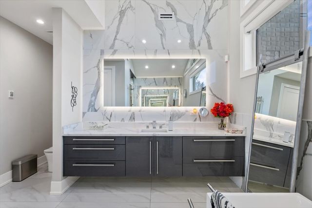 1341 Pfingsten Road, Northbrook, IL 60062