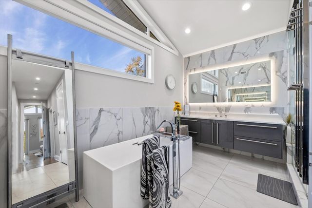 1341 Pfingsten Road, Northbrook, IL 60062