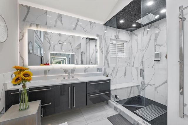 1341 Pfingsten Road, Northbrook, IL 60062