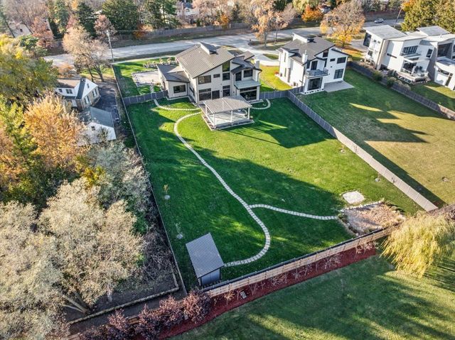 1341 Pfingsten Road, Northbrook, IL 60062