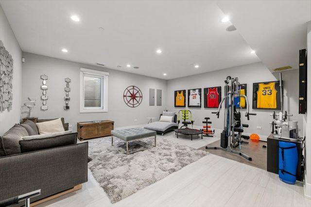 1341 Pfingsten Road, Northbrook, IL 60062