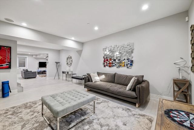 1341 Pfingsten Road, Northbrook, IL 60062