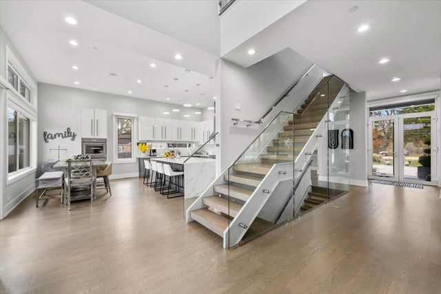 1341 Pfingsten Road, Northbrook, IL 60062