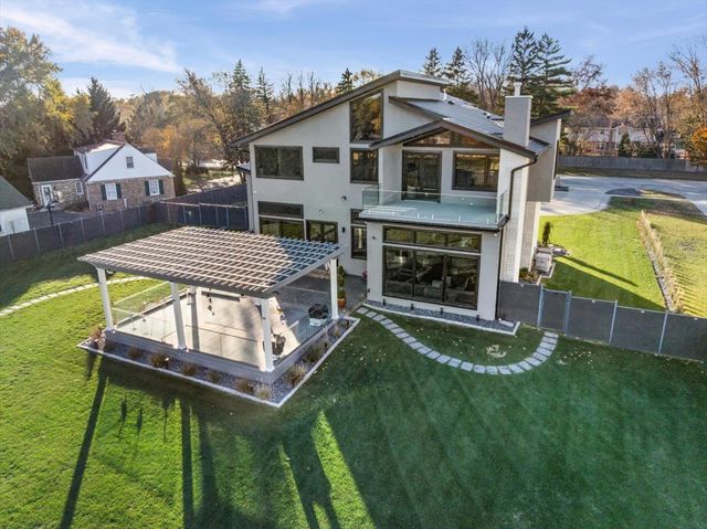 1341 Pfingsten Road, Northbrook, IL 60062