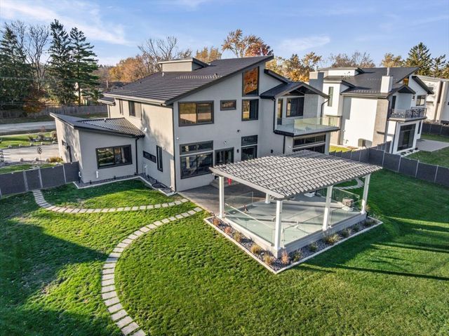 1341 Pfingsten Road, Northbrook, IL 60062