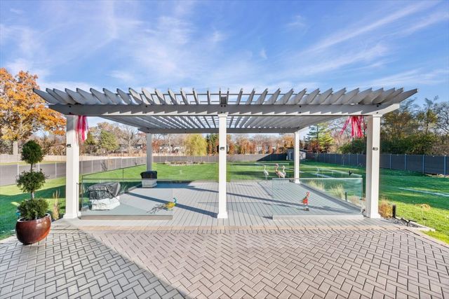 1341 Pfingsten Road, Northbrook, IL 60062