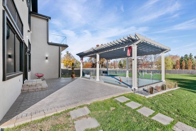 1341 Pfingsten Road, Northbrook, IL 60062