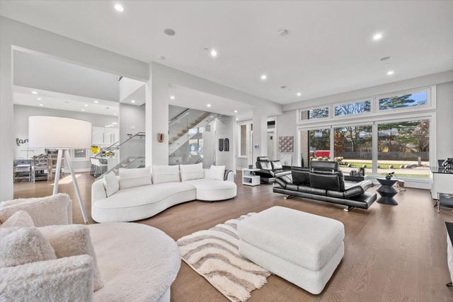 1341 Pfingsten Road, Northbrook, IL 60062