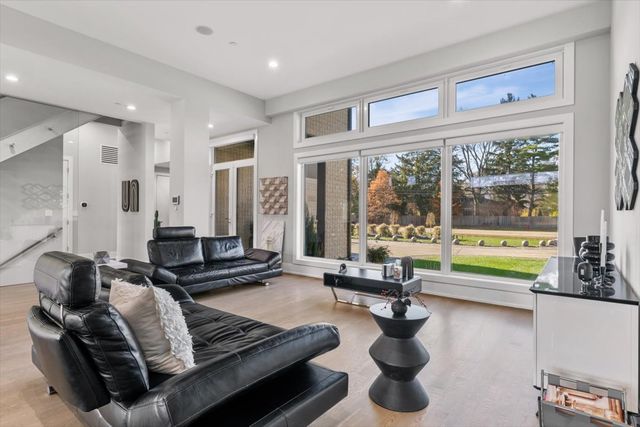 1341 Pfingsten Road, Northbrook, IL 60062