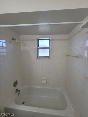 931 SE 23rd PL, Cape Coral, FL 33990