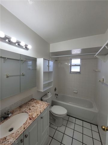 931 SE 23rd PL, Cape Coral, FL 33990