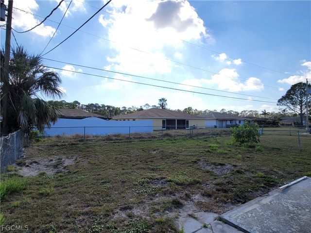 931 SE 23rd PL, Cape Coral, FL 33990