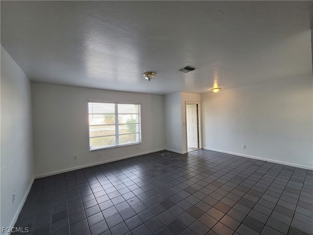 931 SE 23rd PL, Cape Coral, FL 33990