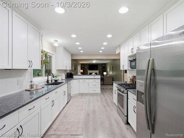 53881 Luann Drive, Shelby Twp, MI 48316